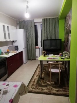 3-к квартира, 10/18 эт., 90м²
